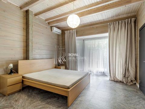 будинок за адресою Дніпровська набережна вул.