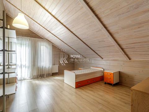 будинок за адресою Дніпровська набережна вул.