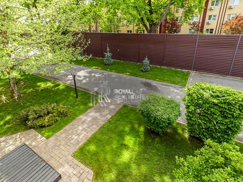 будинок за адресою Дніпровська набережна вул.