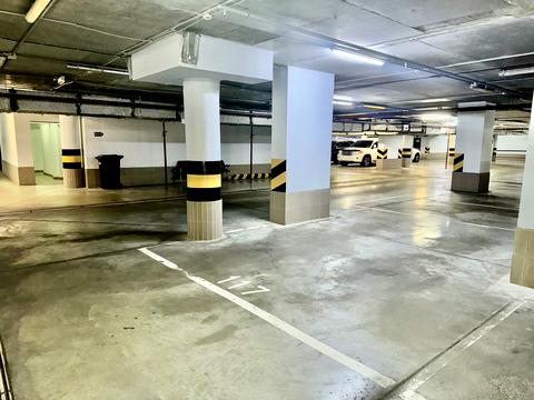 паркомісце за адресою Київ, Андрія Верхогляда вул. (Михайла Драгомирова), 3