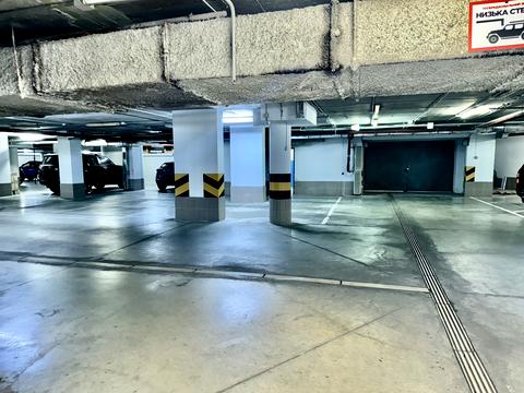 паркомісце за адресою Київ, Андрія Верхогляда вул. (Михайла Драгомирова), 3