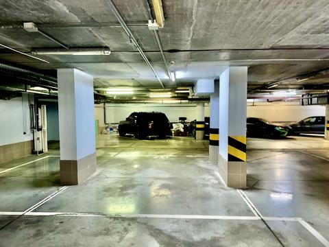 паркомісце за адресою Київ, Андрія Верхогляда вул. (Михайла Драгомирова), 3