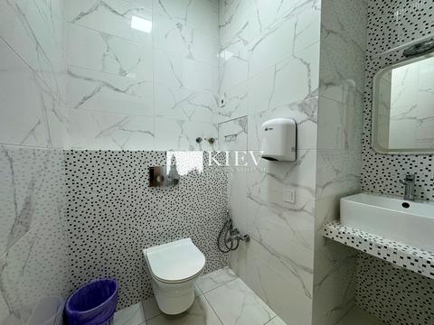 комерційна за адресою Жилянська вул., 68