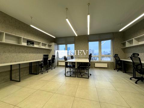 комерційна за адресою Жилянська вул., 68