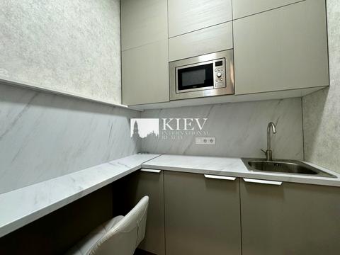 комерційна за адресою Жилянська вул., 68