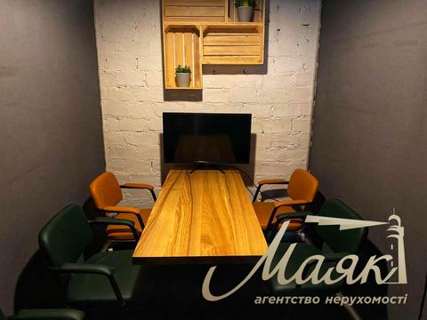 комерційна за адресою Кловський узвіз, 7