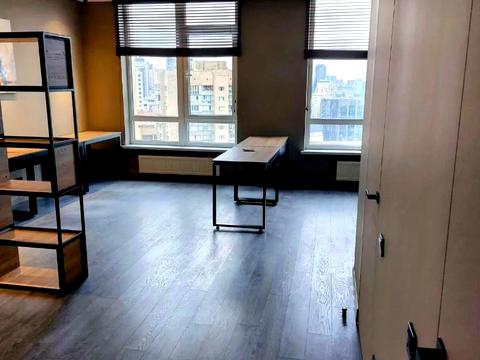 комерційна за адресою Київ, Жилянська вул., 68