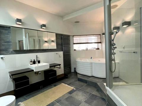 квартира за адресою Старонаводницька вул., 13