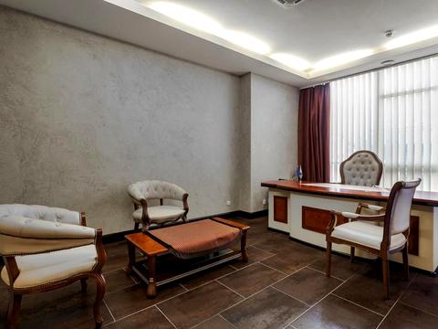 комерційна за адресою Валерія Лобановського просп. (Червонозоряний), 4-Б