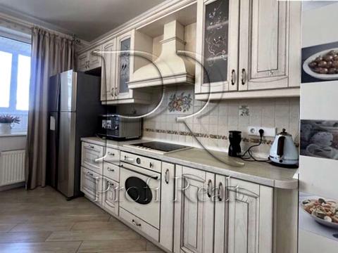 квартира за адресою Раїси Окіпної вул., 10