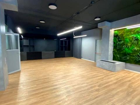 комерційна за адресою Спортивна пл., 3