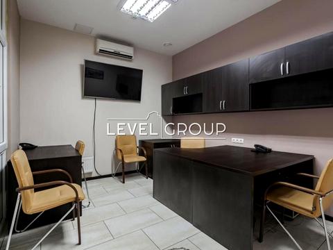 комерційна за адресою Валерія Лобановського просп. (Червонозоряний), 4-Б