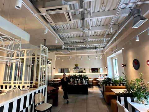 комерційна за адресою Петра Сагайдачного вул., 12