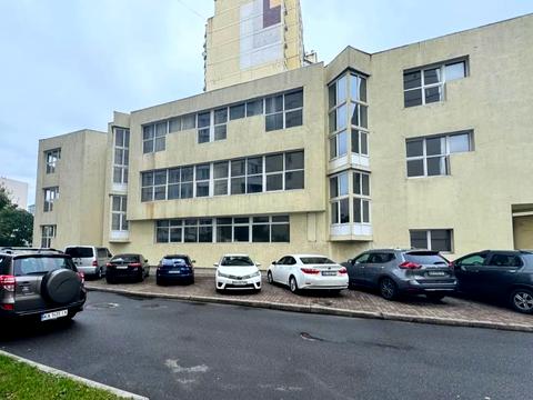 комерційна за адресою Федора Ернста вул., 8а