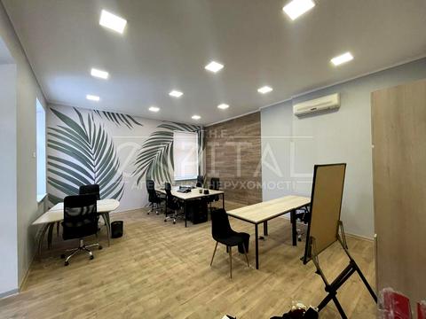 комерційна за адресою Пирогова вул., 3