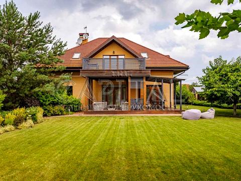 будинок за адресою Приозерна