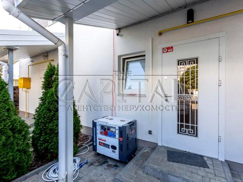 будинок за адресою Івана Миколайчука