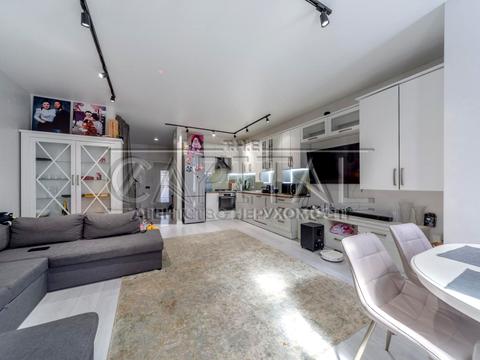 будинок за адресою Івана Миколайчука