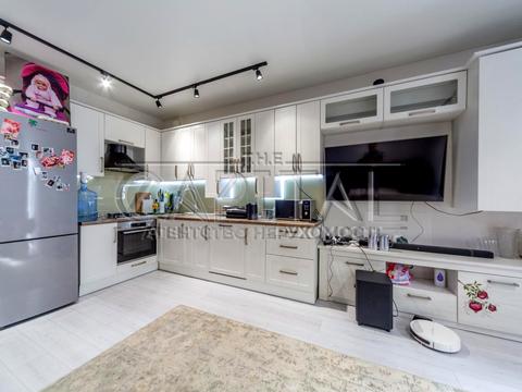 будинок за адресою Івана Миколайчука