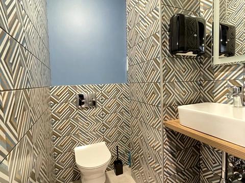 комерційна за адресою Жилянська вул., 68