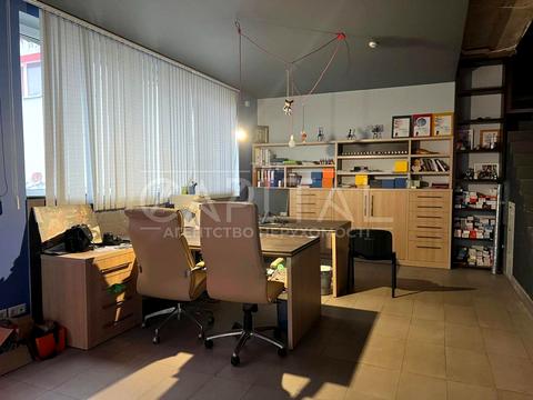 коммерческая по адресу Лесі Українки, 2