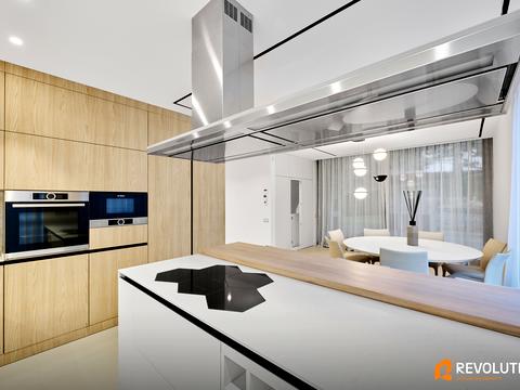 будинок за адресою Набережна вул.