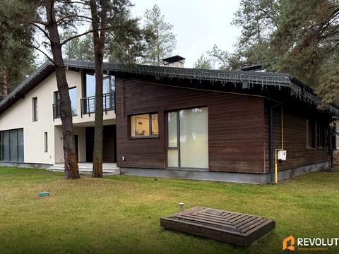 будинок за адресою Набережна вул.