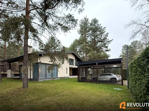 будинок за адресою Набережна вул.