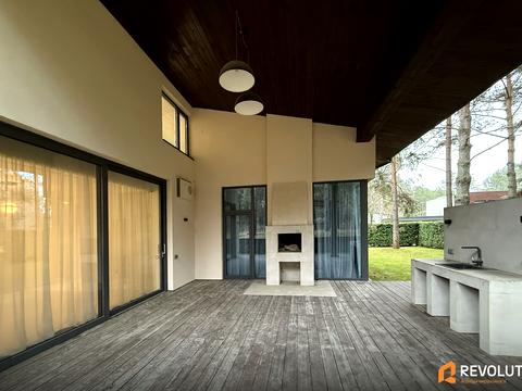 будинок за адресою Набережна вул.