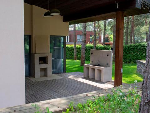 будинок за адресою Набережна вул.