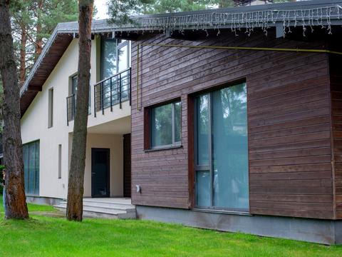 будинок за адресою Набережна вул.