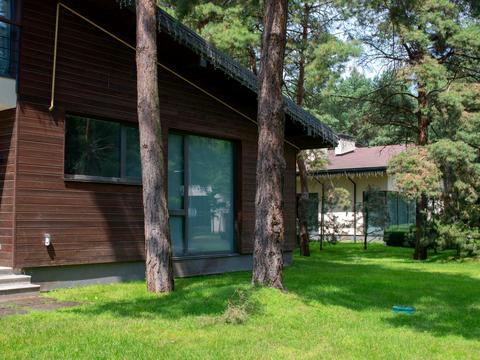 будинок за адресою Набережна вул.