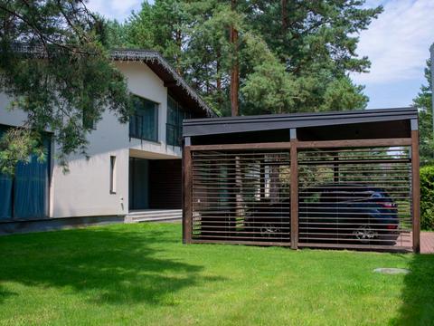 будинок за адресою Набережна вул.