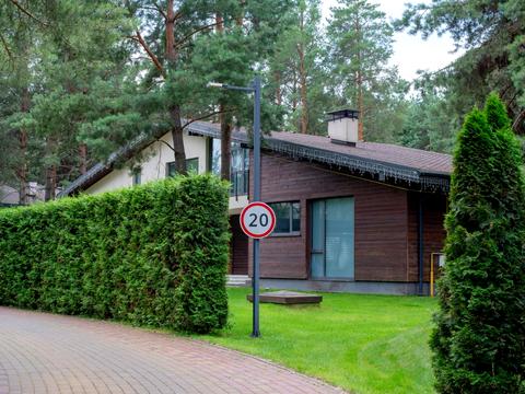 будинок за адресою Набережна вул.