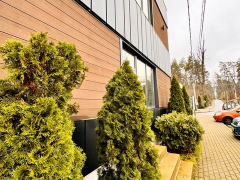 комерційна за адресою Найкраща вул. (Ломоносова), 1