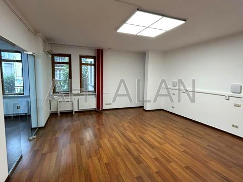 коммерческая по адресу Крутой спуск, 7