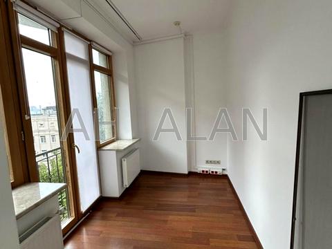 коммерческая по адресу Крутой спуск, 7