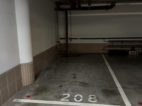 паркоместо по адресу Андрея Верхогляда ул. (Михайла Драгомирова), 11