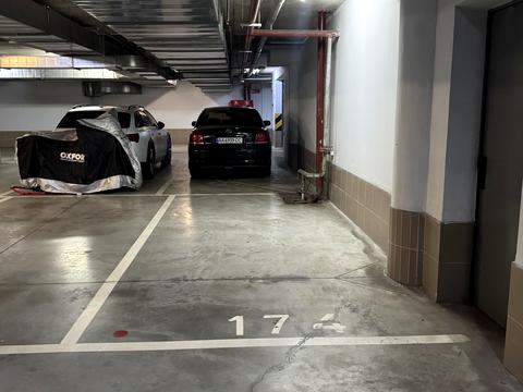 паркоместо по адресу Андрея Верхогляда ул. (Михайла Драгомирова), 11