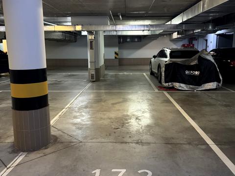 паркоместо по адресу Андрея Верхогляда ул. (Михайла Драгомирова), 11