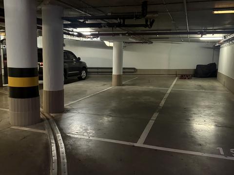 паркоместо по адресу Андрея Верхогляда ул. (Михайла Драгомирова), 11