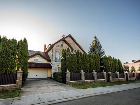 будинок за адресою Київ, Лютнева вул.