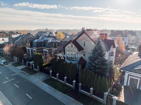 будинок за адресою Київ, Лютнева вул.