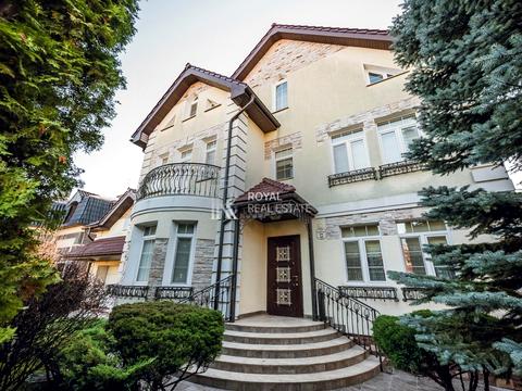 будинок за адресою Київ, Лютнева вул.