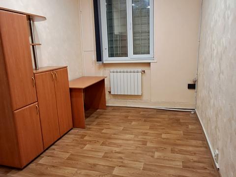 комерційна за адресою Куренівська вул., 21