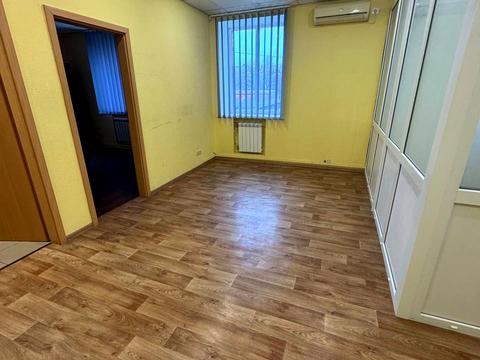 комерційна за адресою Куренівська вул., 21