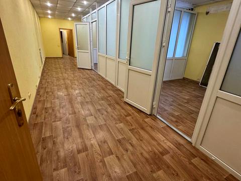 комерційна за адресою Куренівська вул., 21