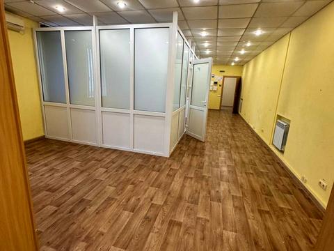 комерційна за адресою Куренівська вул., 21