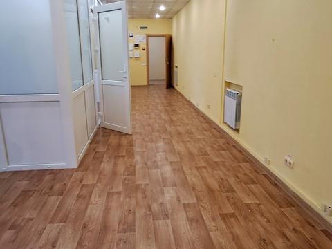 комерційна за адресою Куренівська вул., 21