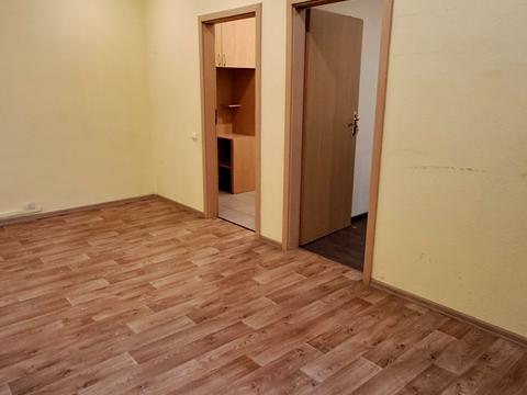 комерційна за адресою Куренівська вул., 21